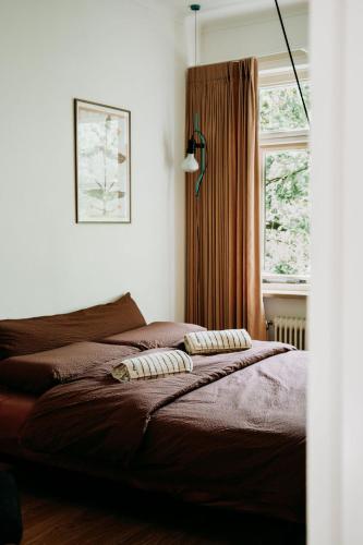 a bedroom with a bed with two pillows on it at Bungalowvilla Robin Hill, met bostuin & design interieur in Haelen