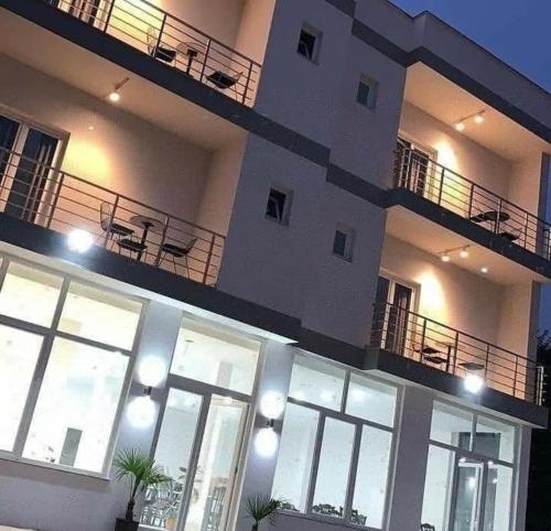 a large building with windows and a balcony at Kompleksi Tre Shqiponjat in Velipojë