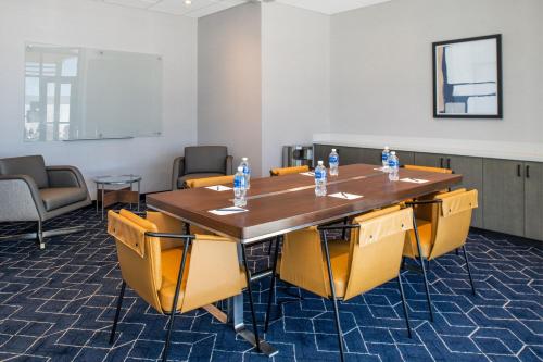 Бизнес-центр и/или конференц-зал в Courtyard by Marriott Modesto North