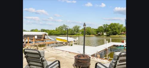 Udsigt til en flod der løber i nærheden af feriehuset