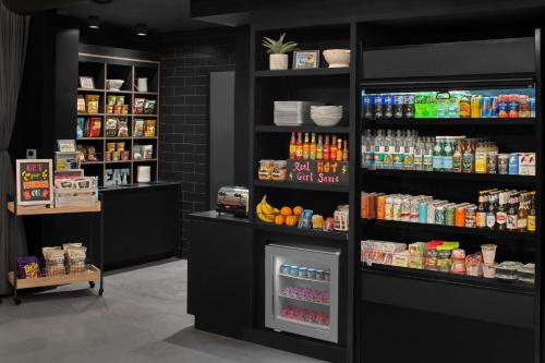 Supermercado u otro tipo de tienda en el hotel o alrededores