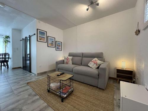 Fotografia z galérie ubytovania Studio cabine rénové 4 pers. avec terrasse et parking privé - Gruissan Port - FR-1-229-803 v destinácii Gruissan