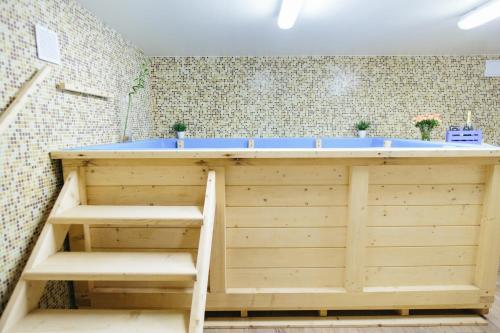 a bathroom with a tub and a sink at Hotel Superski in Cavnic