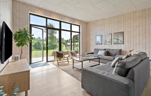 a living room with a couch and a table at Lovely Home In Glesborg With Wifi in Glesborg