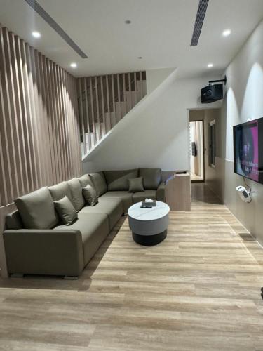 a living room with a couch and a tv at SMilE WAVE in Xiaoliuqiu