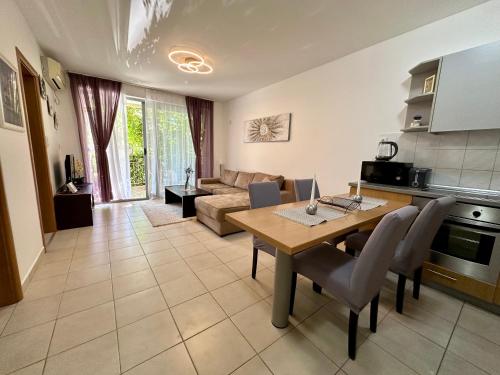 Køkken eller tekøkken på Sun Bay Petrovac