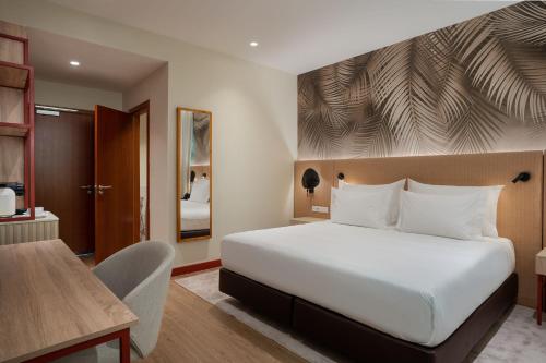 Ein Bett oder Betten in einem Zimmer der Unterkunft Protea Hotel by Marriott Luanda