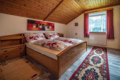 a bedroom with a large bed in a room at Ferienwohnungen Hubner 1 am Flattachberg in Flattach