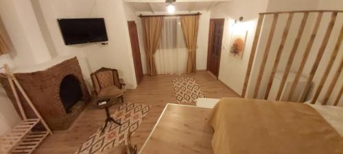 TV a/nebo společenská místnost v ubytování Şirince Klaseas Hotel&Restaurant