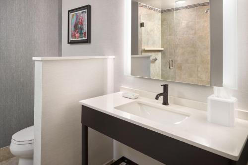 Courtyard by Marriott Washington, D.C./Foggy Bottom Image