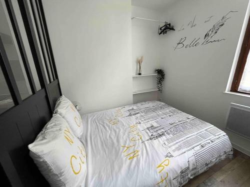 Grand studio 1er étage au calme centre ville proximité Cathédrale