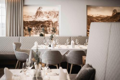 Un restaurante o sitio para comer en Alpenheim Charming & Spa Hotel