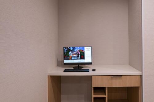 a computer monitor sitting on top of a desk at TownePlace Suites by Marriott Weatherford in Weatherford