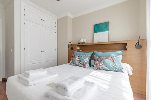 Alameda XI Boutique Apartment by Caleta Homes