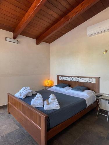 Ένα ή περισσότερα κρεβάτια σε δωμάτιο στο Alla villa di Angelo