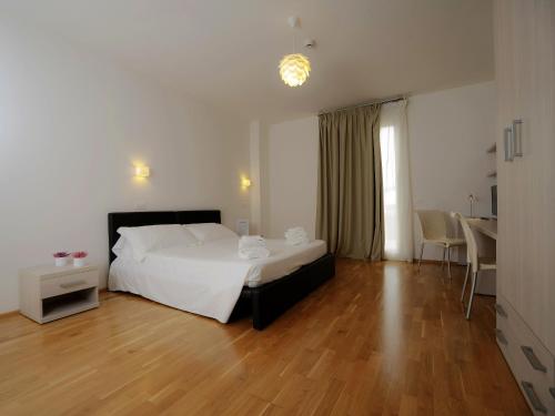 Giường trong phòng chung tại Hotel Arezzo ASC