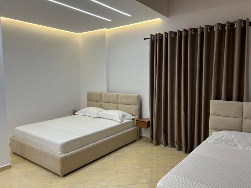 Ένα ή περισσότερα κρεβάτια σε δωμάτιο στο Dine Hotel