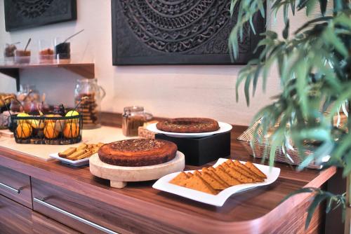 a buffet with two cakes and crackers on a table at Kyriad Prestige Mulhouse - Basel in Sausheim