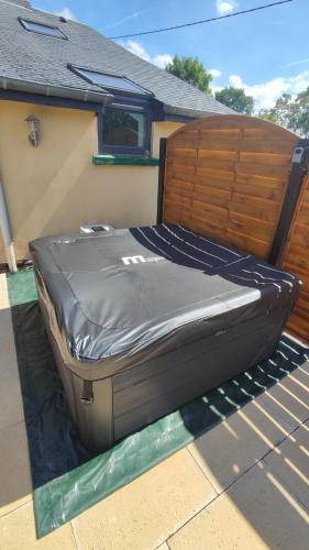 a bed sitting on the back of a house at Brocéliande calme breton, spa, wifi, amazon-disney tv, 4 lits, Freebox revolution,draps, café, thé in Guer