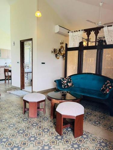 Ein Sitzbereich in der Unterkunft 3bed Field View Terrace Penthouse in Assagao By Masaya Stays