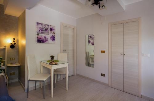a small dining room with a table and chairs at B&B Giulia in Taormina