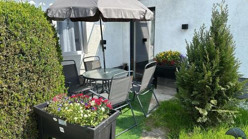 a patio with a table and chairs under an umbrella at Ferienwohnung E in Soltau