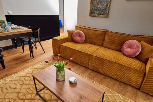 a living room with a couch and a coffee table at Babichy 29 DOM Apartamenty MANDORIA , Rodzina , Family , Orientarium , PTAK , Parking bezpłatny in Babichy