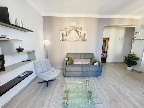 ROL2 - Beau 2 pièces avec balcon et vue mer latérale