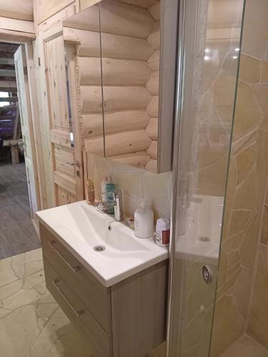Salle de bains dans l'établissement Rooslepa puhkemaja