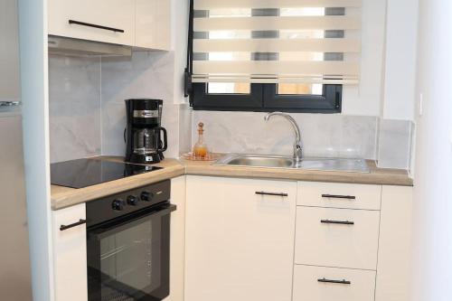 Gallery image of Titinas' in Plomarion