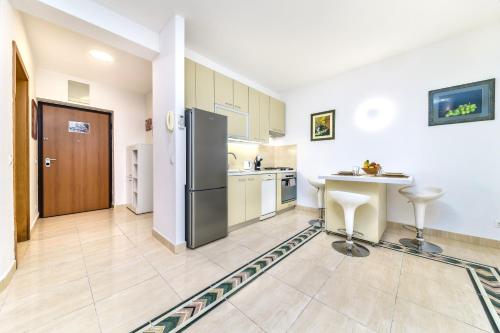 Η κουζίνα ή μικρή κουζίνα στο Apartmani Heta Alagic II