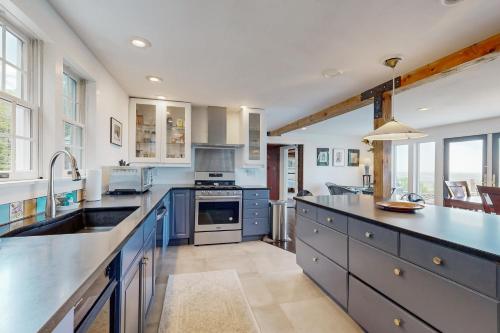 Una cocina o zona de cocina en Cooper Hill Hideout