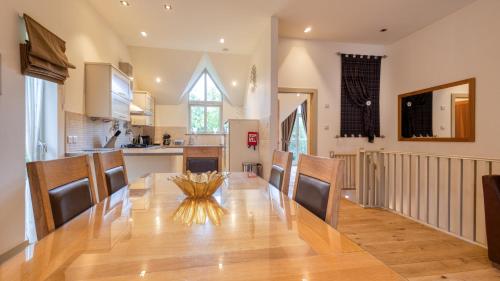 Η κουζίνα ή μικρή κουζίνα στο Mains of Taymouth Country Estate 5* Houses