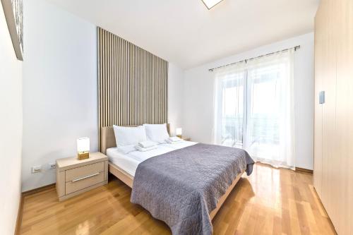 Ένα ή περισσότερα κρεβάτια σε δωμάτιο στο Apartmani Heta Alagic III