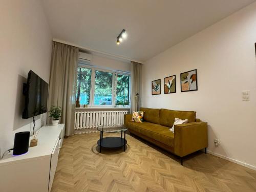 Μια τηλεόραση ή/και κέντρο ψυχαγωγίας στο Świętojańska 49