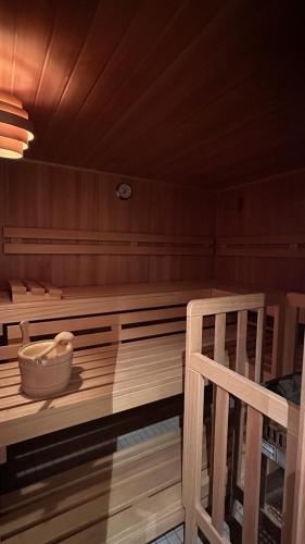 a sauna with a bowl on top of a table at Ferienwohnung Alpina 1 in Wallgau