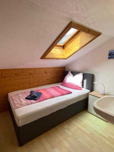 Postel nebo postele na pokoji v ubytování Ferienwohnung Marianne