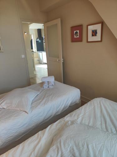 Postel nebo postele na pokoji v ubytování Résidence Leclerc - Appartements d'hôtes - Secteur thermal