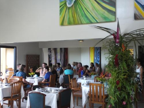 Restoran ili drugo mesto za obedovanje u objektu Tiki Hôtel - Hôtel d'application du Lycée de Tahiti