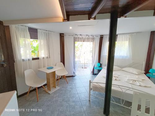 Katil atau katil-katil dalam bilik di Spasmata Village Marios bungalows only adults