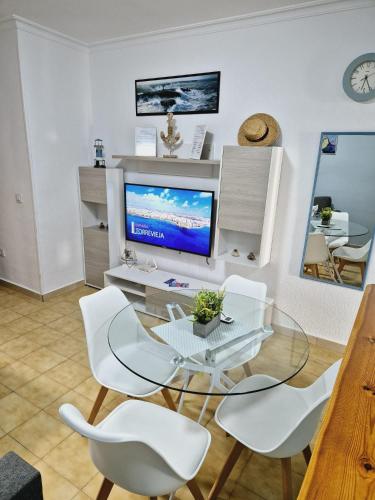 La Casa de Verónica - Serene Apartment with Shared Pool, Steps from the Beach