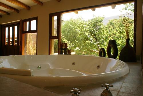 Kupatilo u objektu Al Sereno Hotel y Spa