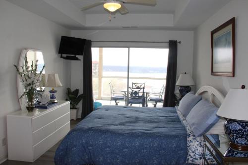 Ένα ή περισσότερα κρεβάτια σε δωμάτιο στο Lake Ozarks Get Away Portside
