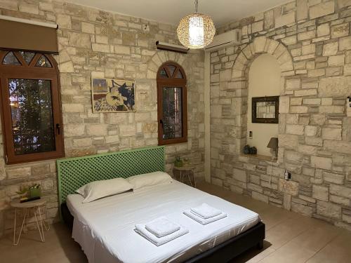 Ένα ή περισσότερα κρεβάτια σε δωμάτιο στο Panorama Stone Villa