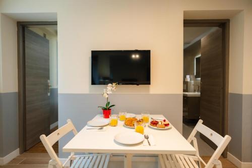 Stunning Modern Red Apartment near Bastille-Marais