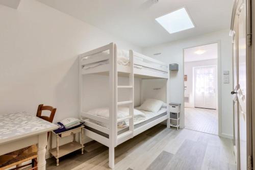 Postel nebo postele na pokoji v ubytování Querry Pigeon - maeva Home - Maison 3 pièces 6 personnes spacieuse - Prestige - Super Home MAE-8904