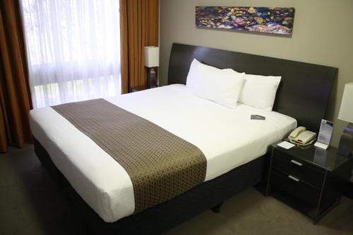 Ein Bett oder Betten in einem Zimmer der Unterkunft Pavilion On Northbourne