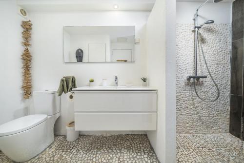 Ένα μπάνιο στο Logement Ti Gabriel