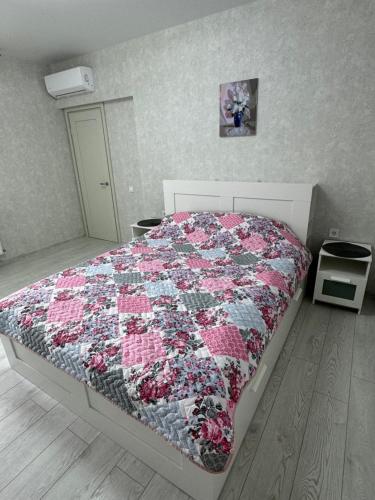 Posteľ alebo postele v izbe v ubytovaní Sky apartments Budova