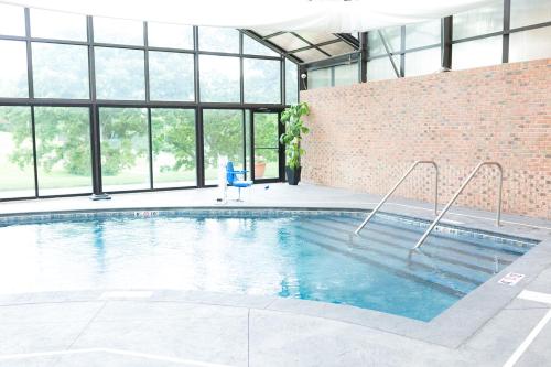 Kolam renang di atau dekat dengan River View Lodge